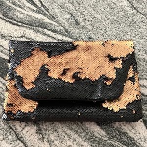 Black and gold (fluid) sequin clutch